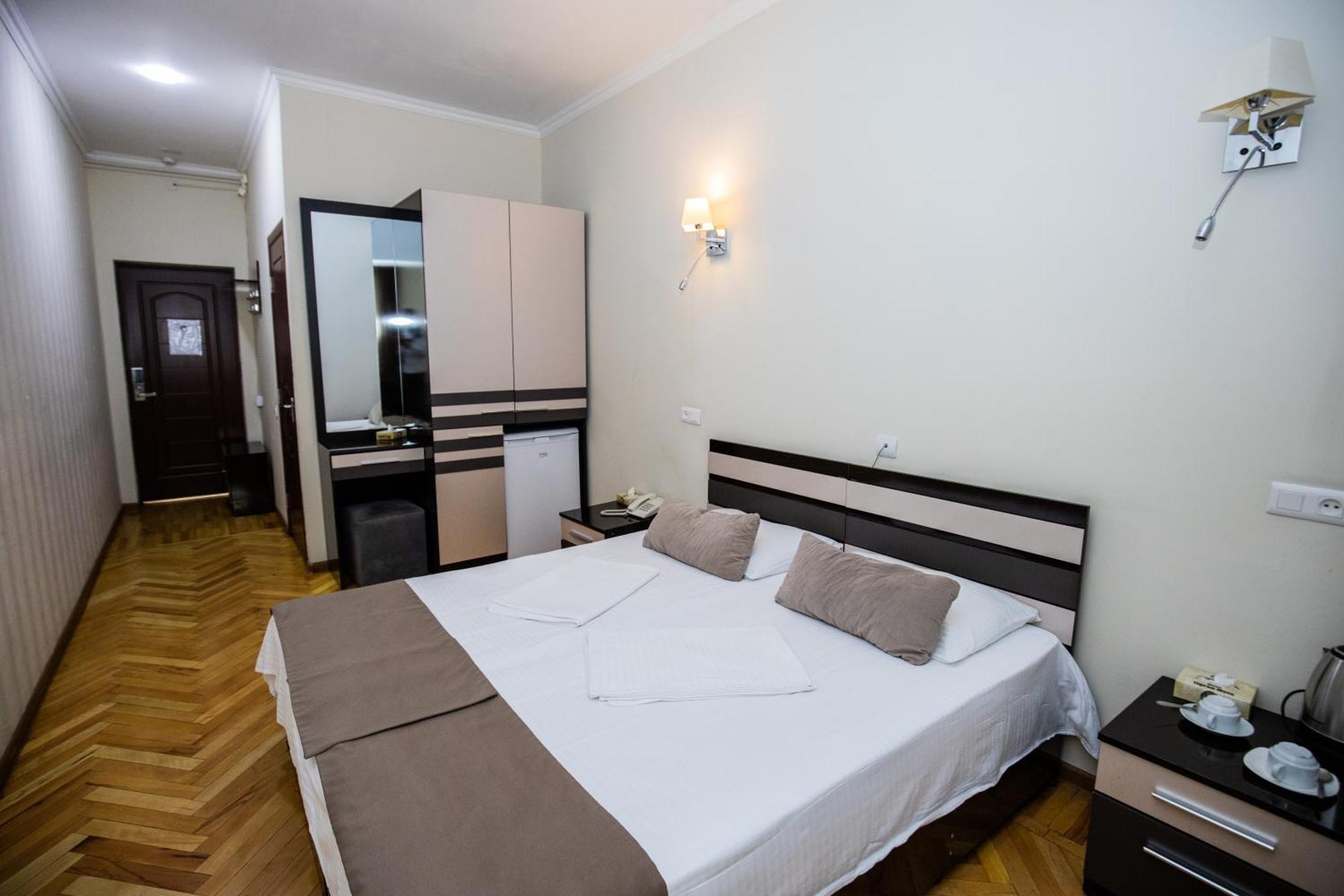 Yereone Hotel Apartment Ереван Экстерьер фото