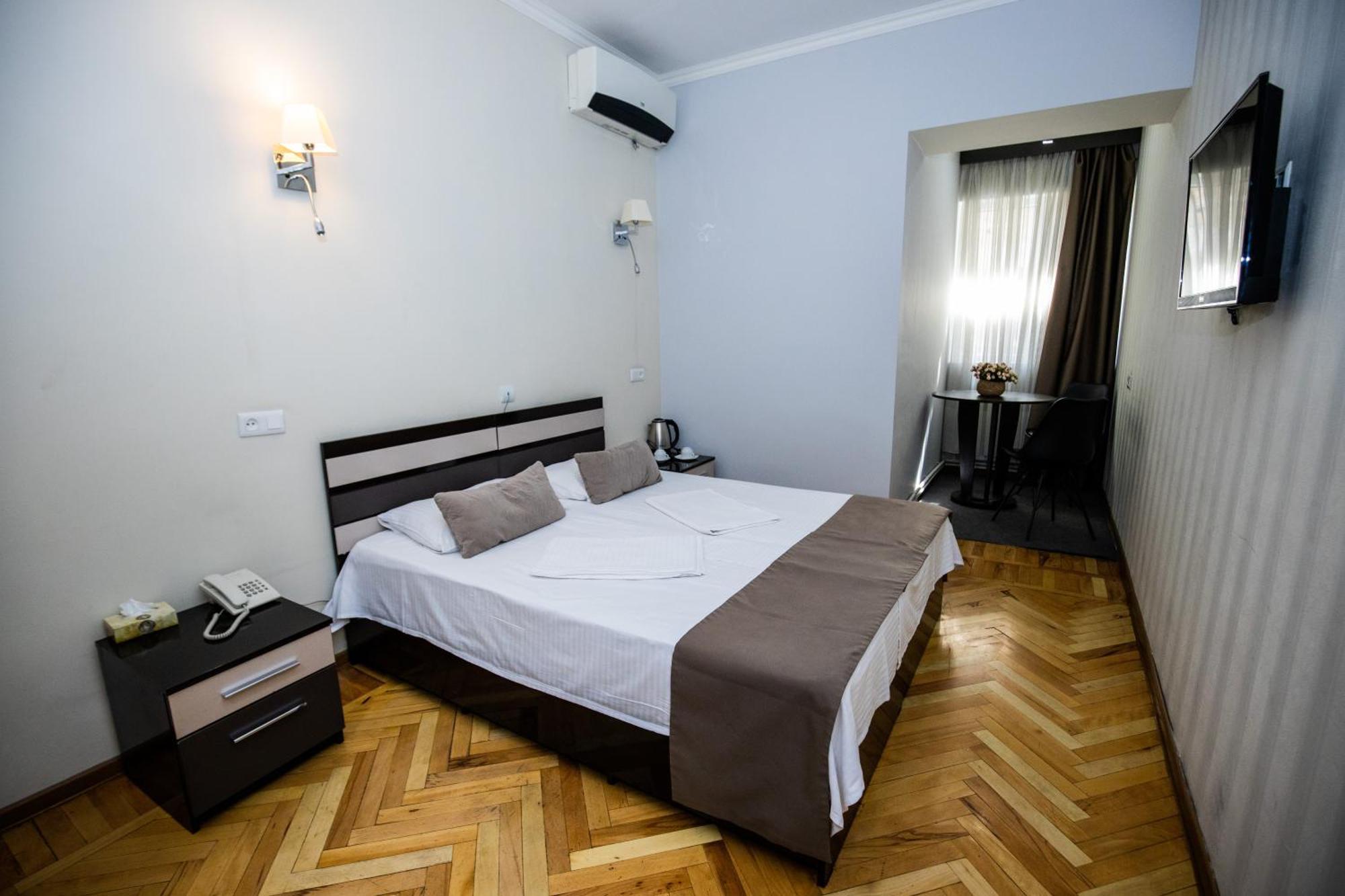 Yereone Hotel Apartment Ереван Экстерьер фото