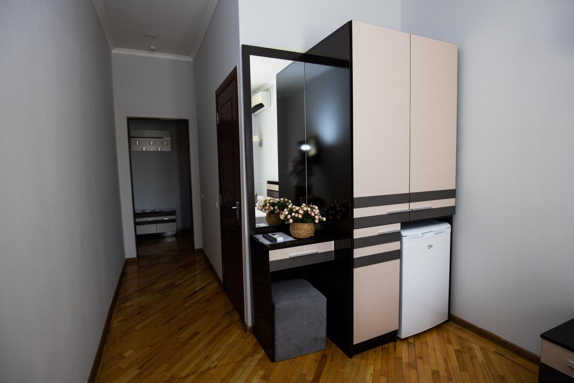 Yereone Hotel Apartment Ереван Экстерьер фото