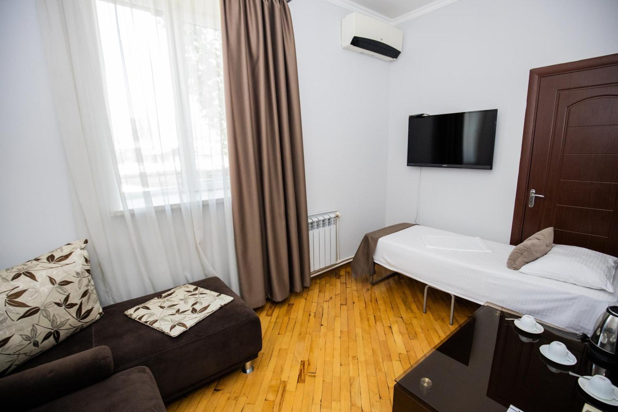 Yereone Hotel Apartment Ереван Экстерьер фото