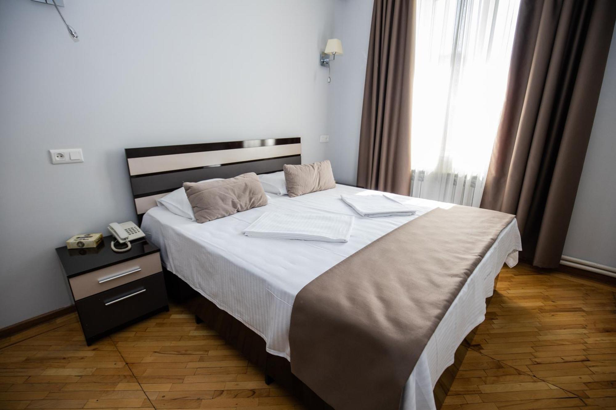 Yereone Hotel Apartment Ереван Экстерьер фото